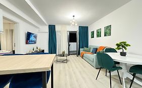 Luxury Apartments Avanera With 1&2 Bedroom With Parking Option
